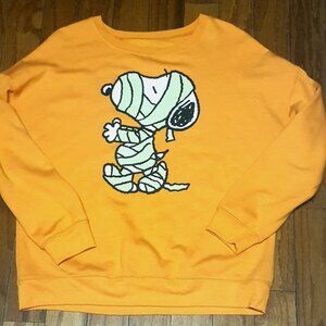 Peanuts Snoopy Women's Medium Halloween Sweatshirt Snoopy Dressed as Mummy